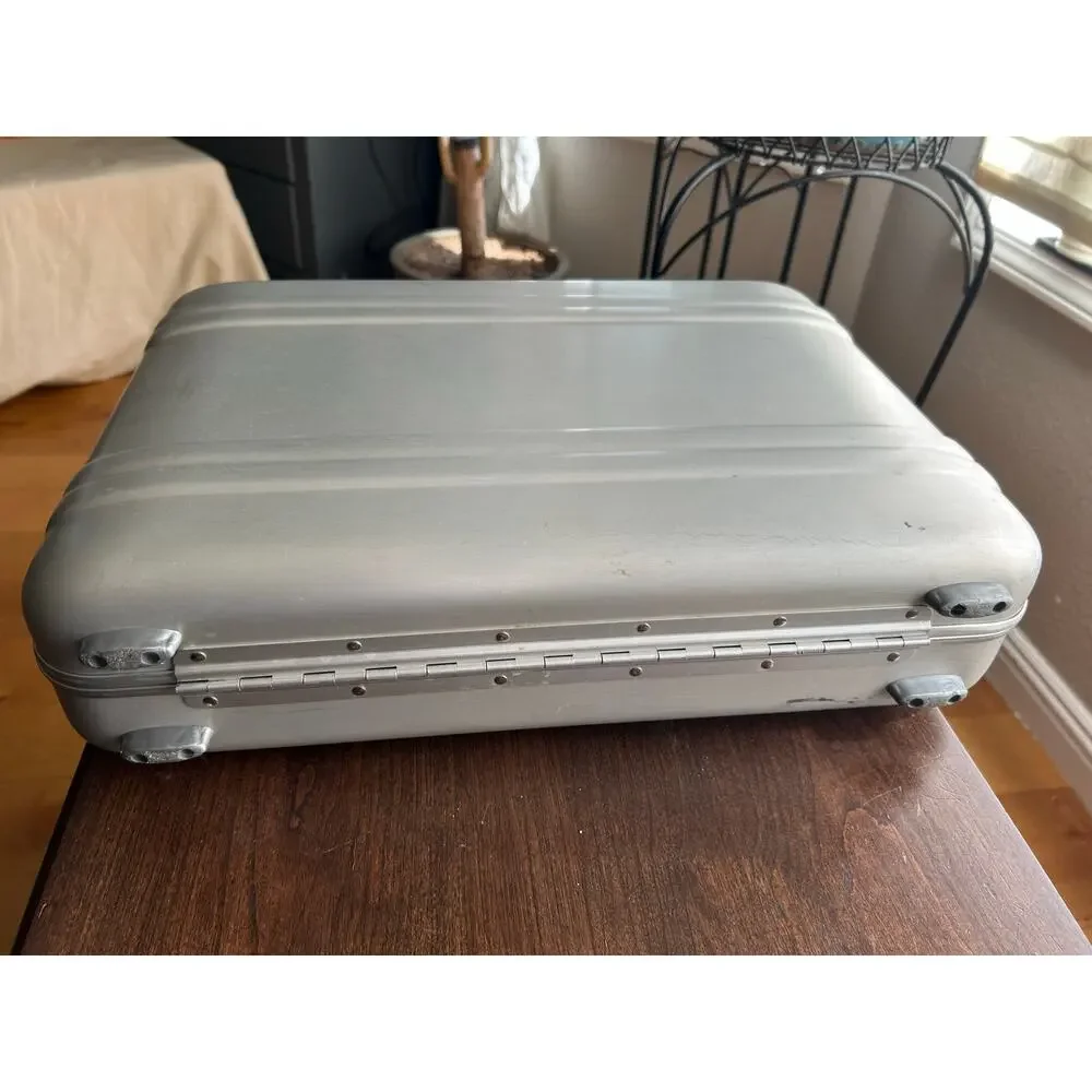 Zero vintage halliburton